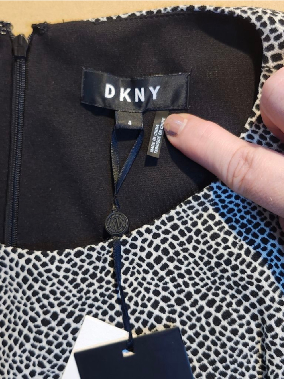Women's DKNY Black & White Animal Print Cap Sleeve Dress Size 4 - Picture 5 of 5